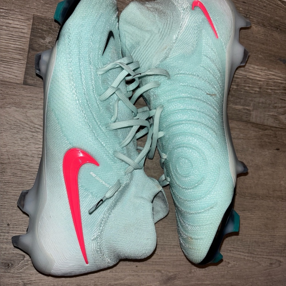 Nike Aqua Cleats with Vibrant Pink Swoosh